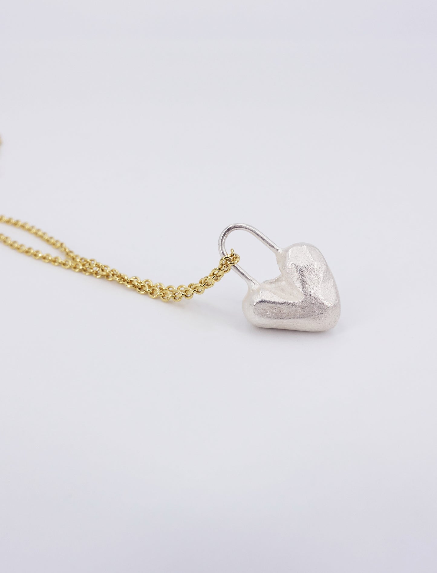 H0028 gold