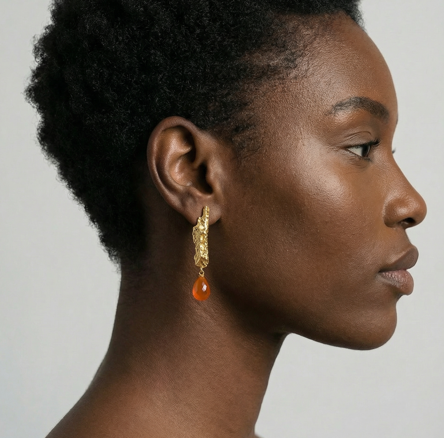 Barkens Röst Örhängen Karneol Guld